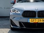 BMW X2 xDrive25e High Executive | M-Sport | Harman & Kardon | Leder | Memory | Camera | Stoelverwarming | Navigatie | Climate Control | M Pakket | Sportstoelen | 19'' Lichtmetalen Velgen | Parkeersensoren |