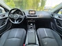 Mazda 3 2.0 SkyActiv-G 120 SkyLease+ -STOEL + STUURWIELVERWARMING-LED-CAMERA-CLIMA-CRUISE-DAB+-ORIGINEEL NEDERLANDS-DEALER OH!