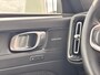Volvo XC40 Plug-in Hybrid T4 Ultimate Bright | Panoramadak | Stoel- en stuurverwarming | Elektrische stoelverstelling | Navigatie | Apple Carplay / Android Auto | Getint glas | 19 inch velgen | LED koplampen | Climate control |