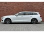 Volvo V60 T8 Twin Engine AWD Inscription | Trekhaak | Panoramadak | Adaptieve Bochtverlichting | BLIS Dodehoekdetectie | Apple Carplay/ Android Auto | Parkeercamera | Verwarmbare Voorstoelen | Navigatie
