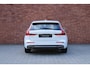 Volvo V60 T8 Twin Engine AWD Inscription | Trekhaak | Panoramadak | Adaptieve Bochtverlichting | BLIS Dodehoekdetectie | Apple Carplay/ Android Auto | Parkeercamera | Verwarmbare Voorstoelen | Navigatie