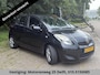 Toyota Yaris 1.3 VVTi BLACKLINE COMFORT EDITION 1e EIGENARESSE 100% ONDERHOUDEN. SPORTVELGEN.SPOILER TOPAUTO!