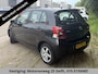 Toyota Yaris 1.3 VVTi BLACKLINE COMFORT EDITION 1e EIGENARESSE 100% ONDERHOUDEN. SPORTVELGEN.SPOILER TOPAUTO!