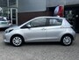Toyota Yaris 1.5 HYBRID ASPIRATION CAMERA CRUISE CLIMATE CONTOLE NL-AUTO NAVI 4-SEIZOEN