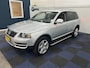 Volkswagen Touareg 3.0 V6 TDI Highline / SUPER NETJES / RIJDT SCHAKELT TOP / DEALER ONDERHOUDEN