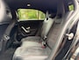 Mercedes-Benz A-klasse 180 Business Solution AMG | Widescreen | Sfeer-Ambiant | Navi | Cruise | Carplay |Black-on-Black
