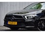 Mercedes-Benz A-klasse 180 Luxury Line | Sfeerverlichting | Pano-dak | AMG 19" LMV |