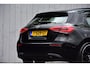 Mercedes-Benz A-klasse 180 Luxury Line | Sfeerverlichting | Pano-dak | AMG 19" LMV |
