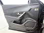 Peugeot e-2008 SUV EV Allure Pack 50 kWh 136pk | Navigatie | Achteruitrijcamera | 3D Cockpit | Climate Control | Cruise Control | Parkeersensoren | Stoelverwarming | Keyless | Bluetooth | Apple CarPlay / Android Auto | DAB+ radio | Elektrisch inklapbare spiegels | Donker getint glas | 17" lichtmetalen velgen |