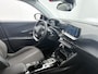 Peugeot e-2008 SUV EV Allure Pack 50 kWh 136pk | Navigatie | Achteruitrijcamera | 3D Cockpit | Climate Control | Cruise Control | Parkeersensoren | Stoelverwarming | Keyless | Bluetooth | Apple CarPlay / Android Auto | DAB+ radio | Elektrisch inklapbare spiegels | Donker getint glas | 17" lichtmetalen velgen |