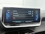 Peugeot e-2008 SUV EV Allure Pack 50 kWh 136pk | Navigatie | Achteruitrijcamera | 3D Cockpit | Climate Control | Cruise Control | Parkeersensoren | Stoelverwarming | Keyless | Bluetooth | Apple CarPlay / Android Auto | DAB+ radio | Elektrisch inklapbare spiegels | Donker getint glas | 17" lichtmetalen velgen |