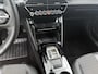 Peugeot e-2008 SUV EV Allure Pack 50 kWh 136pk | Navigatie | Achteruitrijcamera | 3D Cockpit | Climate Control | Cruise Control | Parkeersensoren | Stoelverwarming | Keyless | Bluetooth | Apple CarPlay / Android Auto | DAB+ radio | Elektrisch inklapbare spiegels | Donker getint glas | 17" lichtmetalen velgen |