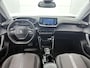 Peugeot e-2008 SUV EV Allure Pack 50 kWh 136pk | Navigatie | Achteruitrijcamera | 3D Cockpit | Climate Control | Cruise Control | Parkeersensoren | Stoelverwarming | Keyless | Bluetooth | Apple CarPlay / Android Auto | DAB+ radio | Elektrisch inklapbare spiegels | Donker getint glas | 17" lichtmetalen velgen |