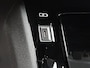 Peugeot e-2008 SUV EV Allure Pack 50 kWh 136pk | Navigatie | Achteruitrijcamera | 3D Cockpit | Climate Control | Cruise Control | Parkeersensoren | Stoelverwarming | Keyless | Bluetooth | Apple CarPlay / Android Auto | DAB+ radio | Elektrisch inklapbare spiegels | Donker getint glas | 17" lichtmetalen velgen |
