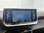 Peugeot e-2008 SUV EV Allure Pack 50 kWh 136pk | Navigatie | Achteruitrijcamera | 3D Cockpit | Climate Control | Cruise Control | Parkeersensoren | Stoelverwarming | Keyless | Bluetooth | Apple CarPlay / Android Auto | DAB+ radio | Elektrisch inklapbare spiegels | Donker getint glas | 17" lichtmetalen velgen |