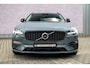 Volvo V90 2.0 T6 Plug-in Hybrid AWD Plus Dark | PHEV Long Range | Trekhaak | Nappaleder | Stoelventilatie | Stoelverwarming voor en achter | 360 Graden Camera | Parkeersensoren | Harman Kardon Audio | Keyless Entry | Elektrische Achterklep | Navigatie | Apple Carplay | Android Auto
