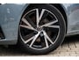 Volvo V90 2.0 T6 Plug-in Hybrid AWD Plus Dark | PHEV Long Range | Trekhaak | Nappaleder | Stoelventilatie | Stoelverwarming voor en achter | 360 Graden Camera | Parkeersensoren | Harman Kardon Audio | Keyless Entry | Elektrische Achterklep | Navigatie | Apple Carplay | Android Auto