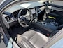Volvo V90 2.0 T6 Plug-in Hybrid AWD Plus Dark | PHEV Long Range | Trekhaak | Nappaleder | Stoelventilatie | Stoelverwarming voor en achter | 360 Graden Camera | Parkeersensoren | Harman Kardon Audio | Keyless Entry | Elektrische Achterklep | Navigatie | Apple Carplay | Android Auto