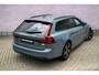 Volvo V90 2.0 T6 Plug-in Hybrid AWD Plus Dark | PHEV Long Range | Trekhaak | Nappaleder | Stoelventilatie | Stoelverwarming voor en achter | 360 Graden Camera | Parkeersensoren | Harman Kardon Audio | Keyless Entry | Elektrische Achterklep | Navigatie | Apple Carplay | Android Auto
