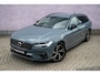 Volvo V90 2.0 T6 Plug-in Hybrid AWD Plus Dark | PHEV Long Range | Trekhaak | Nappaleder | Stoelventilatie | Stoelverwarming voor en achter | 360 Graden Camera | Parkeersensoren | Harman Kardon Audio | Keyless Entry | Elektrische Achterklep | Navigatie | Apple Carplay | Android Auto