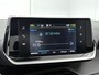 Peugeot e-208 EV Allure Pack 50 kWh 136pk | Navigatie via Apple Carplay / Android Auto | Achteruitrijcamera | 3D Cockpit | Climate Control | Cruise Control | Parkeersensoren | Stof/kunstleder | Keyless start | DAB+ radio | Led koplampen | Donker getint glas | All seasonbanden | 16" lichtmetalen velgen |