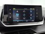 Peugeot e-208 EV Allure Pack 50 kWh 136pk | Navigatie via Apple Carplay / Android Auto | Achteruitrijcamera | 3D Cockpit | Climate Control | Cruise Control | Parkeersensoren | Stof/kunstleder | Keyless start | DAB+ radio | Led koplampen | Donker getint glas | All seasonbanden | 16" lichtmetalen velgen |