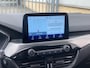 Ford Kuga 2.5 PHEV 225 pk Titanium Winter Pack - Draadloos opladen telefoon Origineel NL auto met weinig km.