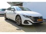 Volkswagen Arteon Shooting Brake 1.4 TSI eHybrid R-Line Business+ | Incl. 12 maanden Garantie | SoH 100% | Dealer onderhouden | Massage stoel | Stoelverwarming voor & achter | Stuurverwarming | Elektrische kofferbakklep | Adaptive cruise | Keyless entry/start | Achteruitrijcamera | Climate controle | Apple CarPlay/Android Auto | Navigatie |