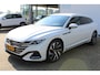 Volkswagen Arteon Shooting Brake 1.4 TSI eHybrid R-Line Business+ | Incl. 12 maanden Garantie | SoH 100% | Dealer onderhouden | Massage stoel | Stoelverwarming voor & achter | Stuurverwarming | Elektrische kofferbakklep | Adaptive cruise | Keyless entry/start | Achteruitrijcamera | Climate controle | Apple CarPlay/Android Auto | Navigatie |