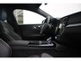 Volvo V60 T8 Plug-in hybrid AWD Plus Dark | Elektrisch verstelbare stoelen met geheugenfunctie | Premium audiosysteem van Harman Kardon | Semi-elektrische trekhaak | Stoelverwarming vóór en achter | Stuurverwarming | 360°-camera