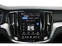 Volvo V60 T8 Plug-in hybrid AWD Plus Dark | Elektrisch verstelbare stoelen met geheugenfunctie | Premium audiosysteem van Harman Kardon | Semi-elektrische trekhaak | Stoelverwarming vóór en achter | Stuurverwarming | 360°-camera