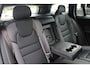 Volvo V60 T8 Plug-in hybrid AWD Plus Dark | Elektrisch verstelbare stoelen met geheugenfunctie | Premium audiosysteem van Harman Kardon | Semi-elektrische trekhaak | Stoelverwarming vóór en achter | Stuurverwarming | 360°-camera