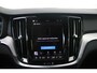 Volvo V60 T8 Plug-in hybrid AWD Plus Dark | Elektrisch verstelbare stoelen met geheugenfunctie | Premium audiosysteem van Harman Kardon | Semi-elektrische trekhaak | Stoelverwarming vóór en achter | Stuurverwarming | 360°-camera
