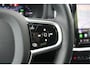 Volvo V60 T8 Plug-in hybrid AWD Plus Dark | Elektrisch verstelbare stoelen met geheugenfunctie | Premium audiosysteem van Harman Kardon | Semi-elektrische trekhaak | Stoelverwarming vóór en achter | Stuurverwarming | 360°-camera