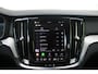Volvo V60 T8 Plug-in hybrid AWD Plus Dark | Elektrisch verstelbare stoelen met geheugenfunctie | Premium audiosysteem van Harman Kardon | Semi-elektrische trekhaak | Stoelverwarming vóór en achter | Stuurverwarming | 360°-camera