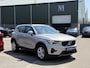 Volvo XC40 1.5 T2 Essential VAN: 32.900,- VOOR: 30.877,- UW WKVOORDEEL: 2.023,-| WINTERPAKKET STOEL + STUURVERWARMING| CARPLAY| ACHTERUITRIJCAMERA