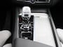 Volvo XC60 2.0 T8 Plug-in hybrid AWD Ultra Dark Automaat / Luchtvering Bowers & Wilkins / Trekhaak / Panoramadak / 21"velgen / Gelaagde zijruiten / Privacy Glass