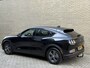 Ford Mustang Mach-E Extended RWD 98 kWh | 95% SOH | Trekhaak afneembaar | Panoramadak | Adaptieve cruise | Lederen bekleding | 360 camera| Dodehoekdetectie | Stoel&stuurverwarming | Apple CarPlay | Bang&Olufsen audio | Elektrische achterklep | Volledig onderhouden