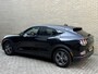 Ford Mustang Mach-E Extended RWD 98 kWh | 95% SOH | Trekhaak afneembaar | Panoramadak | Adaptieve cruise | Lederen bekleding | 360 camera| Dodehoekdetectie | Stoel&stuurverwarming | Apple CarPlay | Bang&Olufsen audio | Elektrische achterklep | Volledig onderhouden