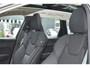 Volvo XC60 T6 Plug-in hybrid AWD Ultra Dark | Luchtvering | Trekhaak | Panoramadak | 360 graden camera | Head up display | Verwarmbare voorstoelen stuurwiel en achterbank | Adaptieve cruise control |