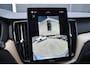 Volvo XC60 T6 Plug-in hybrid AWD Ultra Dark | Luchtvering | Trekhaak | Panoramadak | 360 graden camera | Head up display | Verwarmbare voorstoelen stuurwiel en achterbank | Adaptieve cruise control |