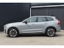 Volvo XC60 T6 Plug-in hybrid AWD Ultra Dark | Luchtvering | Trekhaak | Panoramadak | 360 graden camera | Head up display | Verwarmbare voorstoelen stuurwiel en achterbank | Adaptieve cruise control |