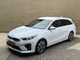 Kia Ceed Sportswagon 1.6 GDI PHEV DynamicPlusLine | Trekhaak afneembaar | Camera | Half lederen bekleding | Navigatie | Adaptieve cruise | Stoel&stuurverwarming | Apple CarPlay | Keyless | LED | DAB | Volledig dealeronderhouden