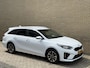 Kia Ceed Sportswagon 1.6 GDI PHEV DynamicPlusLine | Trekhaak afneembaar | Camera | Half lederen bekleding | Navigatie | Adaptieve cruise | Stoel&stuurverwarming | Apple CarPlay | Keyless | LED | DAB | Volledig dealeronderhouden