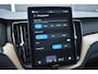 Volvo XC60 T6 Plug-in hybrid AWD Plus Dark | Panoramadak | Trekhaak | 360 graden camera | Verwarmbare voorstoelen en achterbank | Head up display | Stoel-/Stuurwiel verwarming | Premium audio by Harman Kardon | Allseason banden