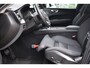 Volvo XC60 T6 Plug-in hybrid AWD Plus Dark | Panoramadak | Trekhaak | 360 graden camera | Verwarmbare voorstoelen en achterbank | Head up display | Stoel-/Stuurwiel verwarming | Premium audio by Harman Kardon | Allseason banden