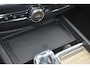 Volvo XC60 T6 Plug-in hybrid AWD Plus Dark | Panoramadak | Trekhaak | 360 graden camera | Verwarmbare voorstoelen en achterbank | Head up display | Stoel-/Stuurwiel verwarming | Premium audio by Harman Kardon | Allseason banden