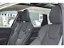Volvo XC60 T6 Plug-in hybrid AWD Plus Dark | Panoramadak | Trekhaak | 360 graden camera | Verwarmbare voorstoelen en achterbank | Head up display | Stoel-/Stuurwiel verwarming | Premium audio by Harman Kardon | Allseason banden