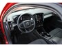 Volvo XC40 T2 Momentum Business | Apple carplay/Android auto | Adaptieve cruise control | Performance audio | Verwarmbare voorruit | Keyless