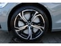 Volvo V60 T8 Plug-in hybrid AWD Plus Perform. Ed. Dark | Elektrisch glazen panorama-dag | Adaptive Cruise Control & Pilot Assist | Elektrisch verstelbare bestuurders- en passagiersstoel met geheugen | Verwarmbare voorstoelen | Verwarmbaar stuurwiel | Premium Audio by Bowers & Wilkins | Achterbank verwarmd | Google services | Apple Carplay & Android Auto | 360 graden camera | Parkeersensoren voor en achter | Keyless entry & start | Extra getint glas |